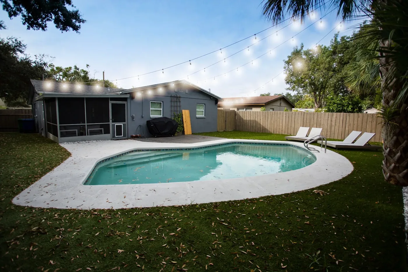 Pool & Lanai by Salt & Pepper Construction